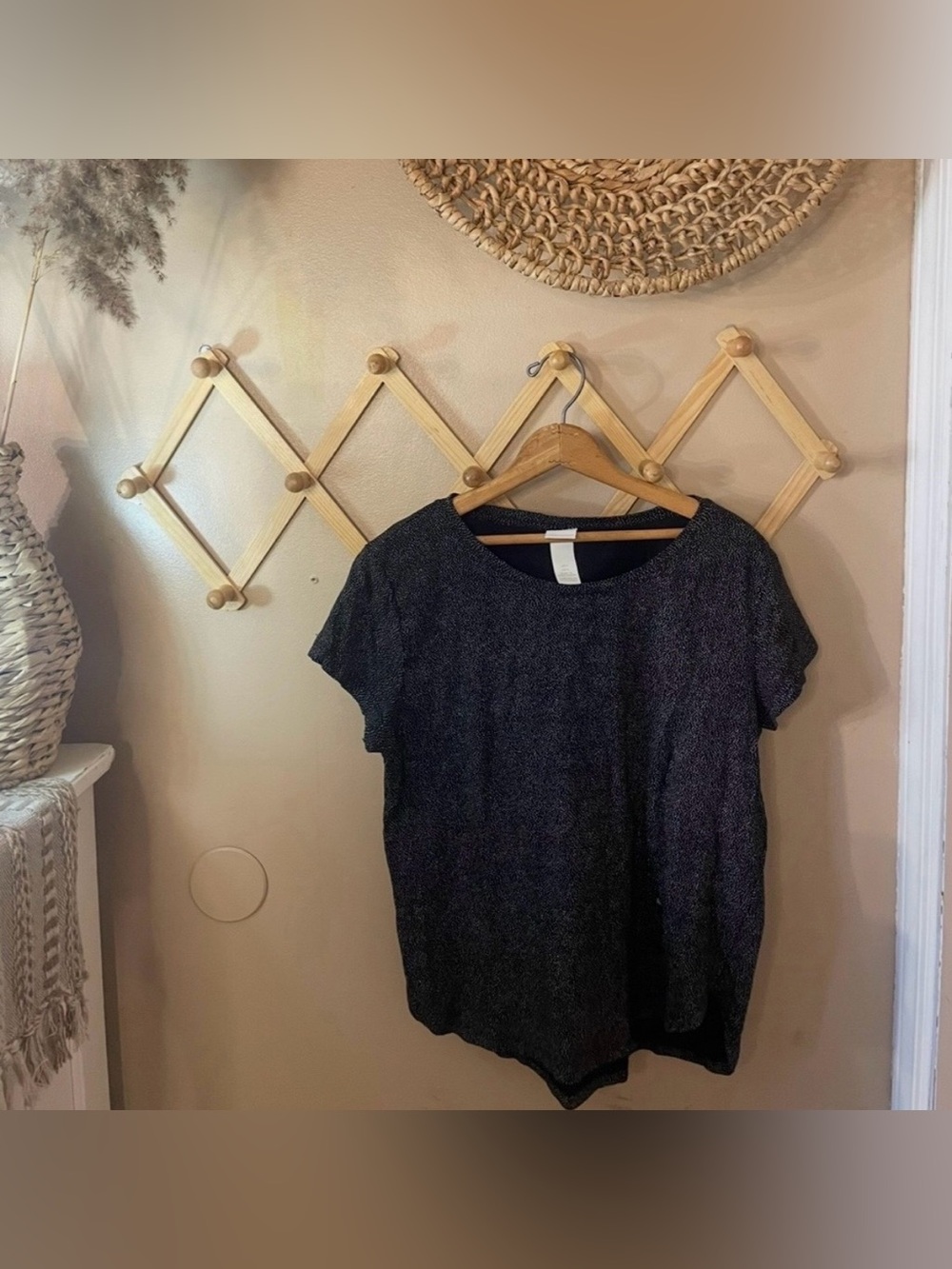 H&M black and beige polka dot t-shirt size small